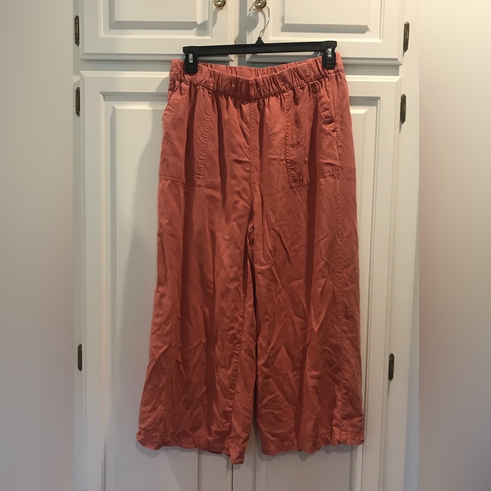 Coral, flowy capris, ladies size XL